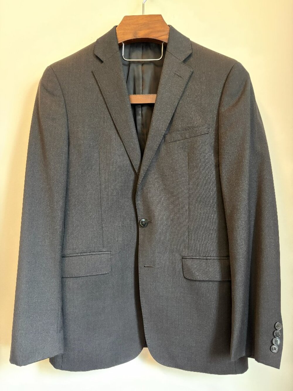 Calvin Klein 100% Wool Charcoal Suit Set - 38R Chest / 32" Waist - Excellent